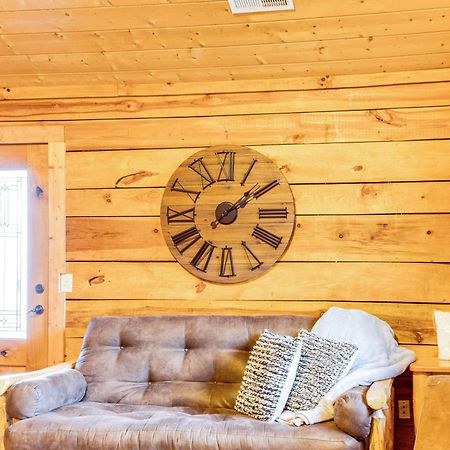 Spacious Gatlinburg Cabin With Hot Tub And Game Room! Екстериор снимка