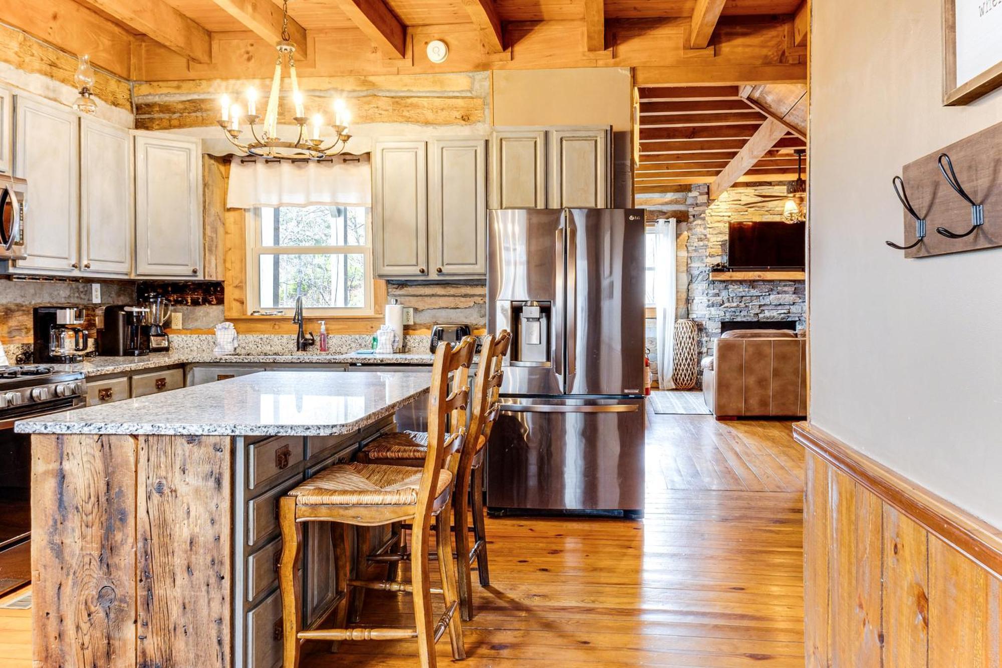 Spacious Gatlinburg Cabin With Hot Tub And Game Room! Екстериор снимка
