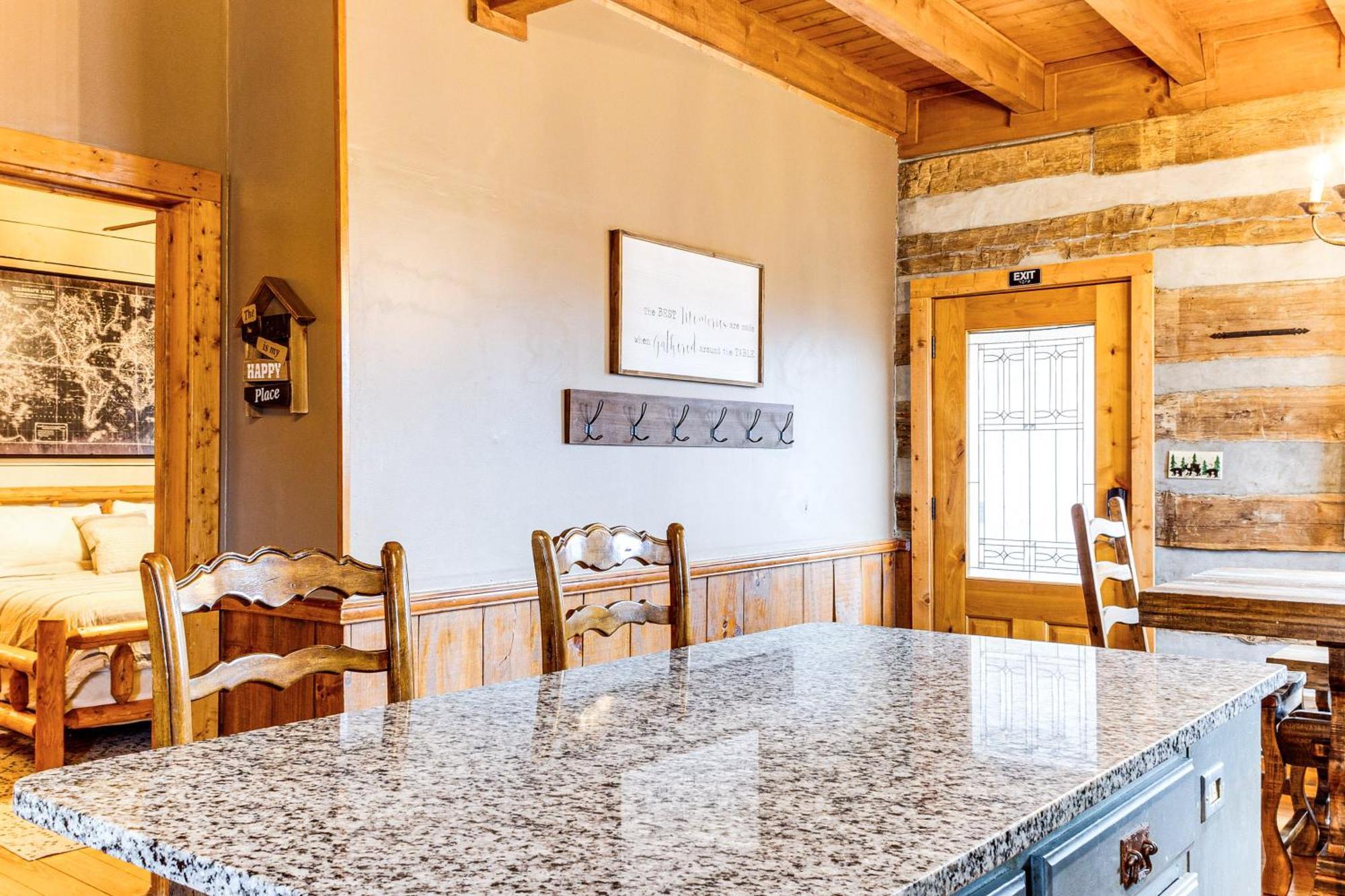Spacious Gatlinburg Cabin With Hot Tub And Game Room! Екстериор снимка